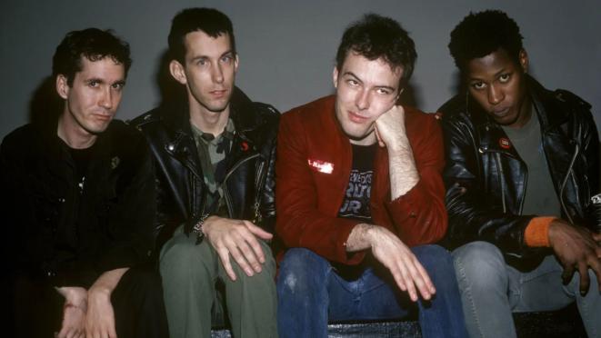 Jello Biafra fue hospitalizado tras sufir un derrame cerebral. Esto se sabe.